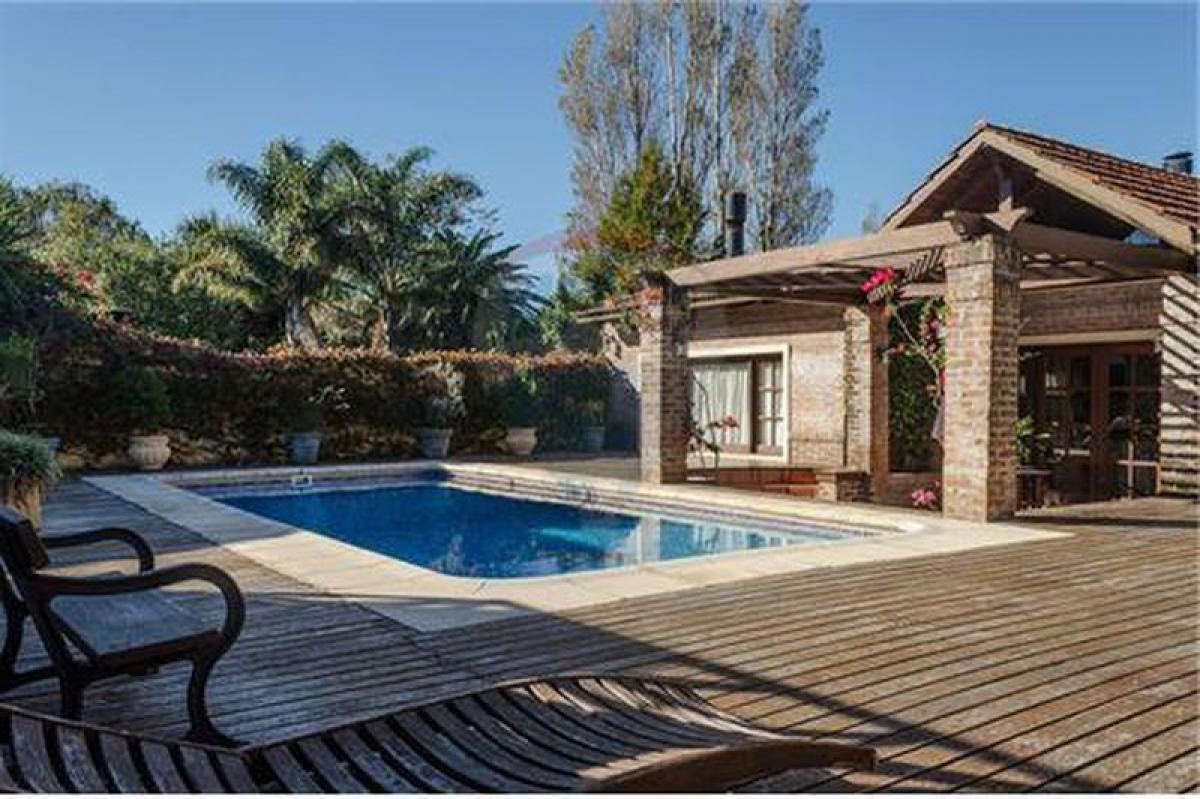 3 bedrooms House in Montevideo, Uruguay No. 251