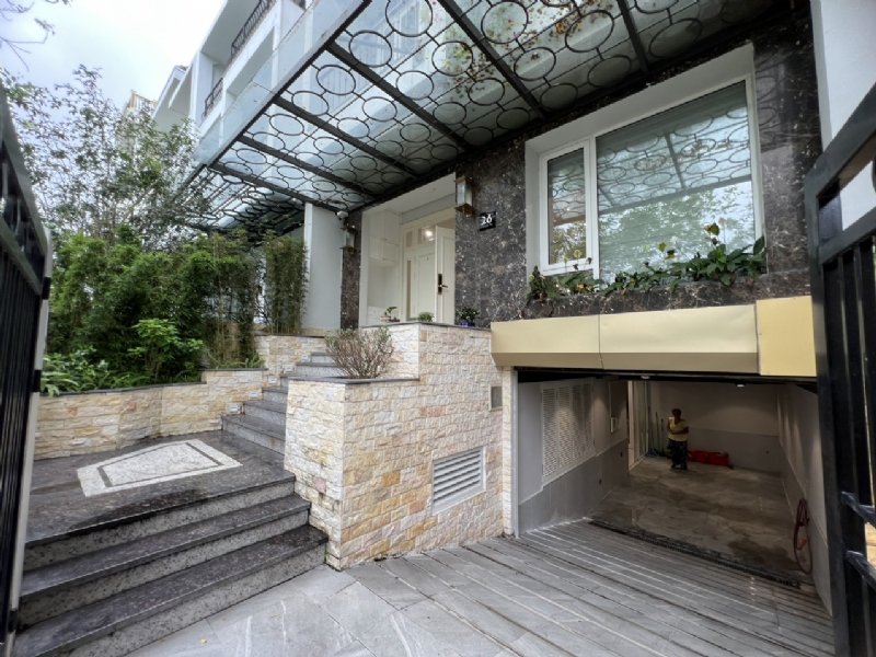 Villa de 5 dormitorios en Tay Ho, Vietnam No. 19384