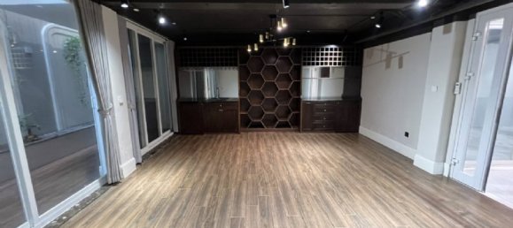 Villa de 5 dormitorios en Tay Ho, Vietnam No. 19384 3