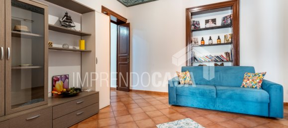 3 rooms Apartment in Palermo, Italy No. 66103 2