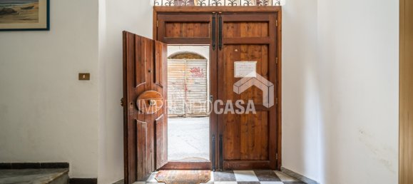 3 rooms Apartment in Palermo, Italy No. 66103 8