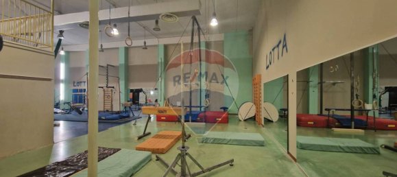 400m² Commercial property in Trani, Italy No. 53362 36