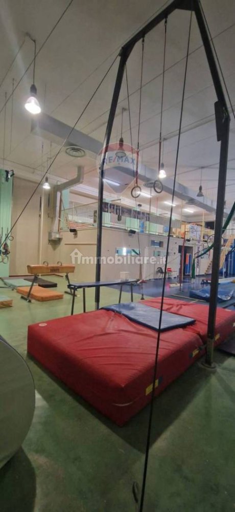 400m² Commercial property in Trani, Italy No. 53362