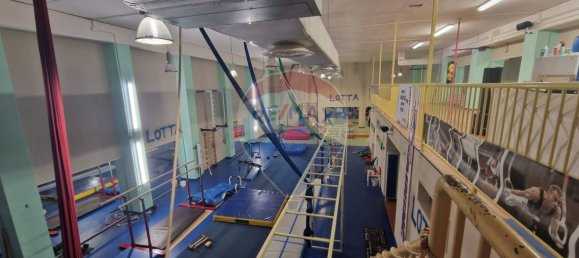 400m² Commercial property in Trani, Italy No. 53362 85