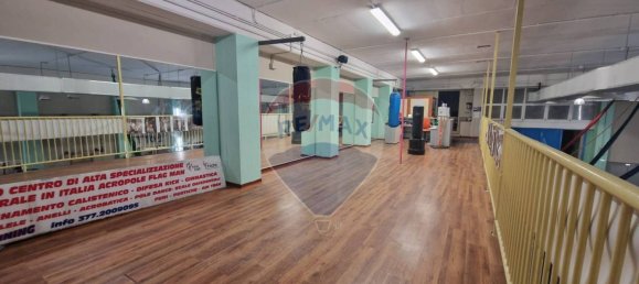 400m² Commercial property in Trani, Italy No. 53362 2