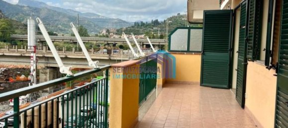 4-salle Appartement à Santa Teresa di Riva, Italy No. 15552 12