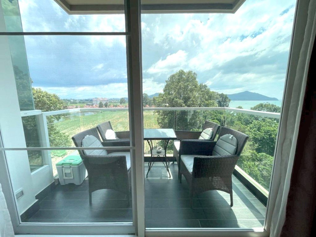 Кондоминиум  с 2 спальнями в Банг Саре, Таиланд № 3357