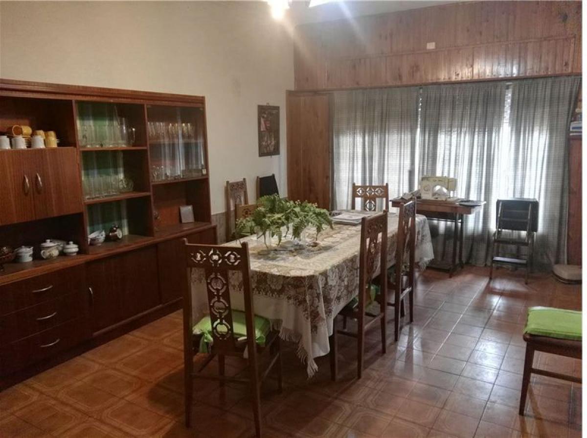 4 bedrooms House in General San Martin, Argentina No. 53260