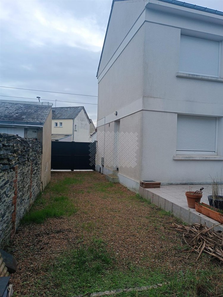 Casa de 6 dormitorios en Angers, France No. 307057