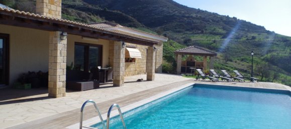 5 bedrooms House in Episkopi, Cyprus No. 9772 5