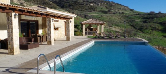 5 bedrooms House in Episkopi, Cyprus No. 9772 18