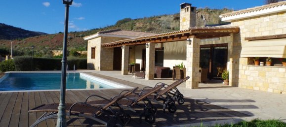 5 bedrooms House in Episkopi, Cyprus No. 9772 16