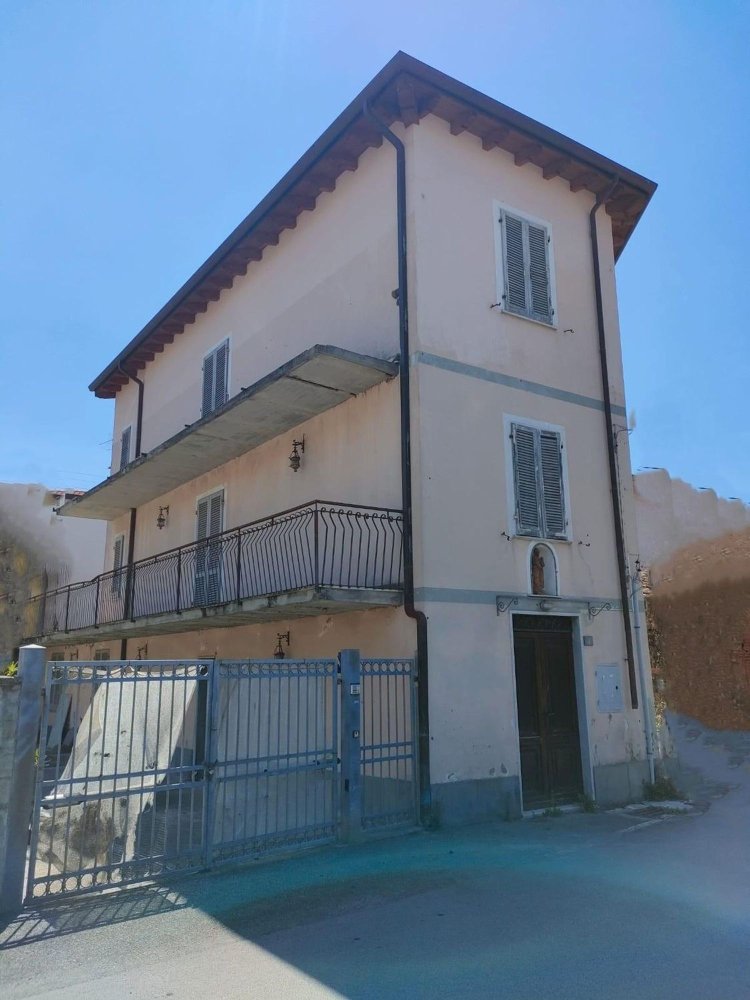 10 rooms House in Massa, Italy No. 286193