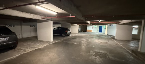 Parking à Paris, France No. 283011 5