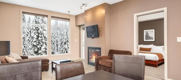 Studio in the Condo in British Columbia, Canada No. 1185 6