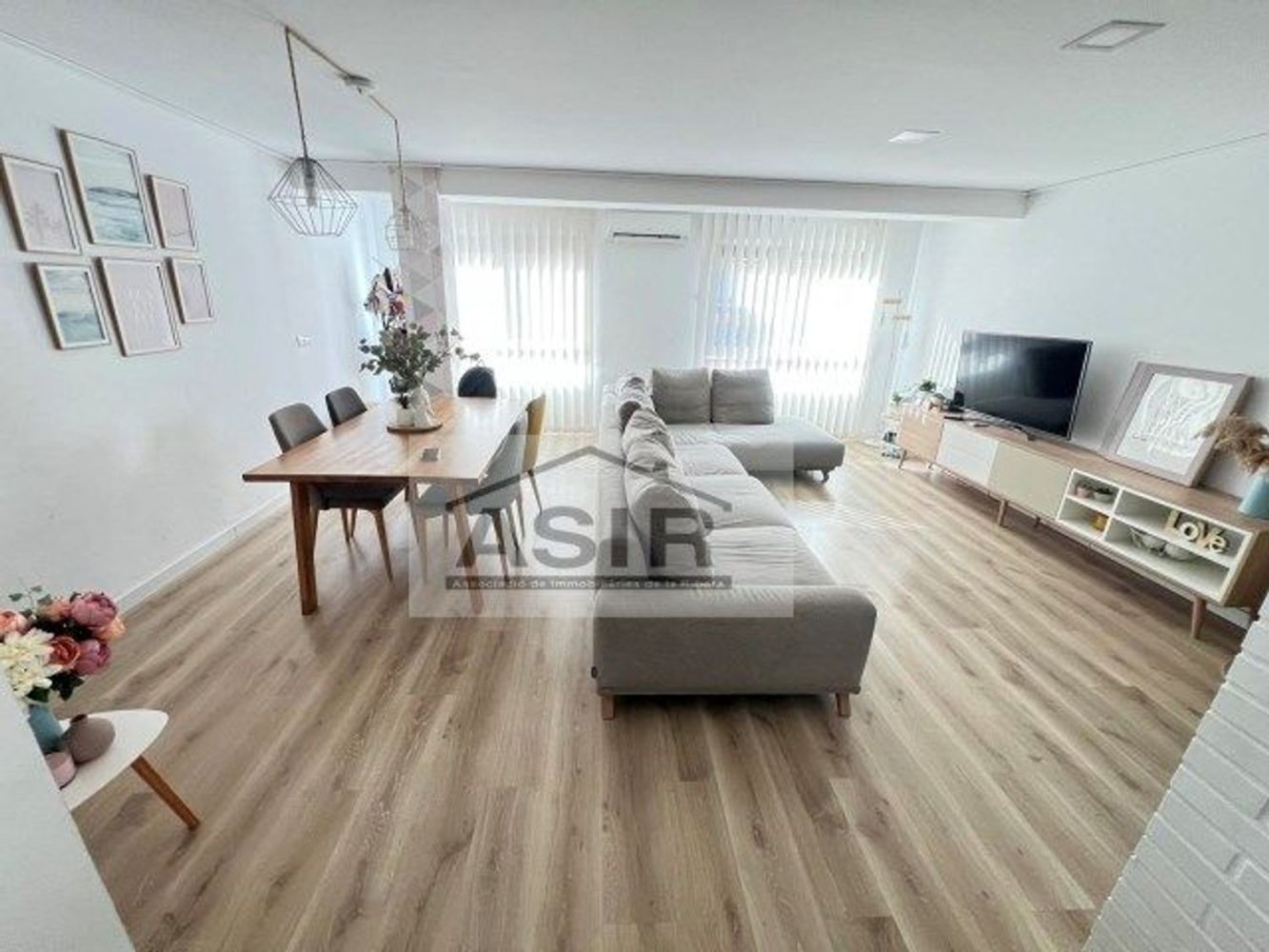 3 bedrooms Apartment in Valencia, Spain No. 257825