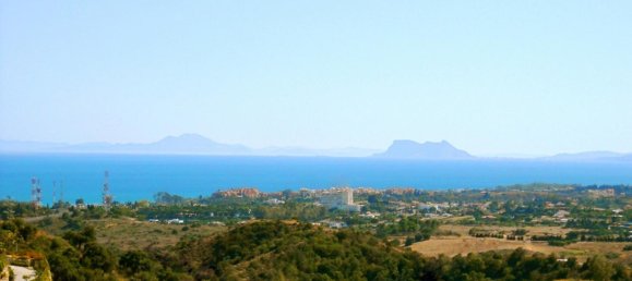  Land in Estepona, Spain No. 28749 5