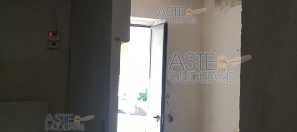 Коммерческая недвижимость 59м² в Ливорно, Италия № 118467 3