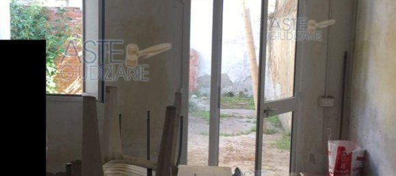 Коммерческая недвижимость 59м² в Ливорно, Италия № 118467 5