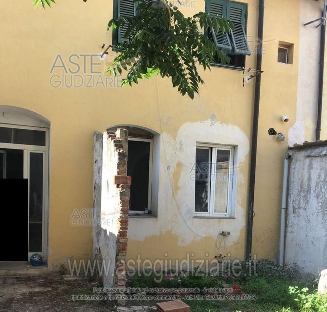 Коммерческая недвижимость 59м² в Ливорно, Италия № 118467