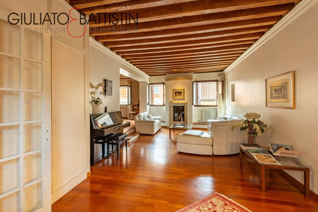 3 rooms Apartment in Vicenza, Italy No. 158320