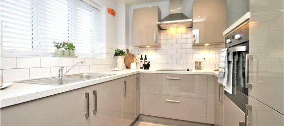 1 bedroom Apartment in Surrey, United Kingdom No. 8578 11