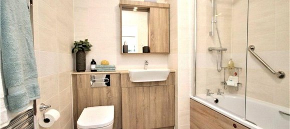 1 bedroom Apartment in Surrey, United Kingdom No. 8578 15