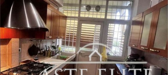 5 bedrooms Apartment in Rome, Italy No. 341119 4