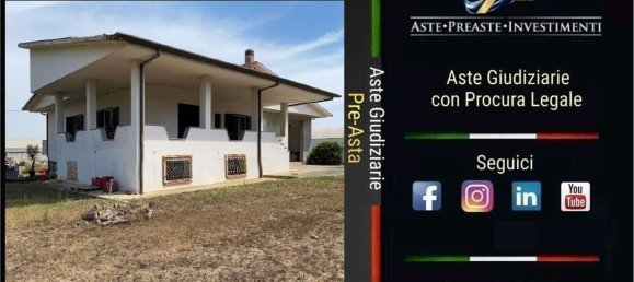 6 rooms Apartment in Cisterna di Latina, Italy No. 100489 2