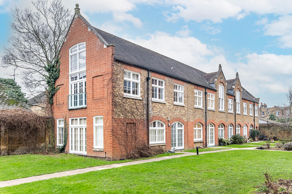 3 bedrooms House in London, United Kingdom No. 14058