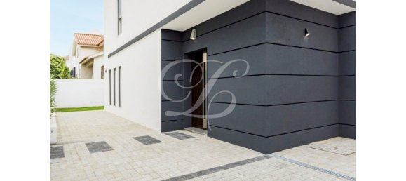 3 bedrooms Villa in Cascais, Portugal No. 94908 2