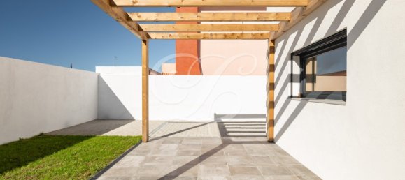 3 bedrooms Villa in Cascais, Portugal No. 94908 5