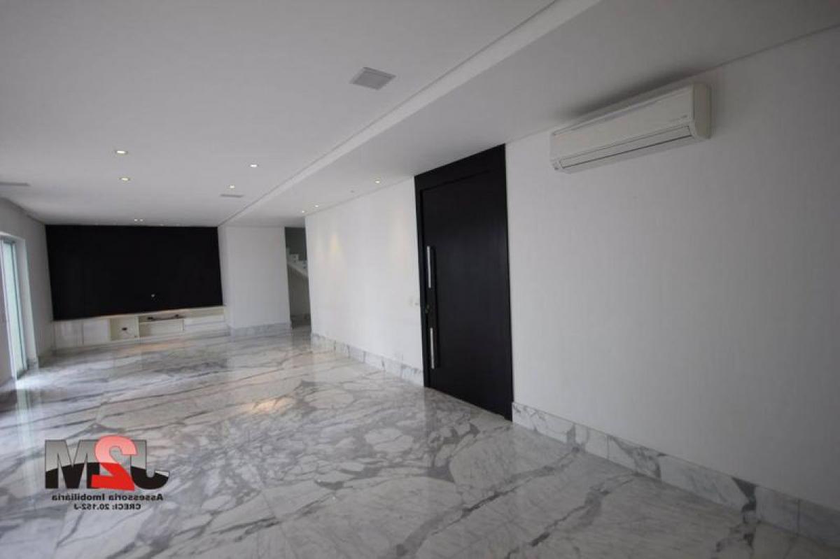 4 bedrooms House in Sao Paulo, Brazil No. 473599