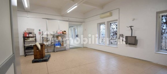 5 rooms Commercial property in Piacenza, Italy No. 210630 5