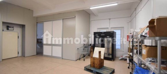 5 rooms Commercial property in Piacenza, Italy No. 210630 3