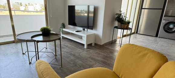 2 chambres Appartement à Larnaca, Cyprus No. 26023 3