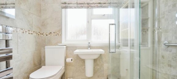 4 bedrooms House in South Croydon, United Kingdom No. 10449 4