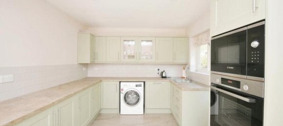 4 bedrooms House in South Croydon, United Kingdom No. 10449 8