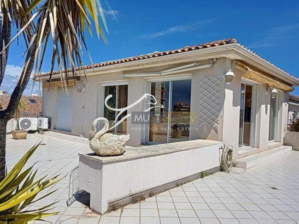 2 bedrooms Condo in Frejus, France No. 16095