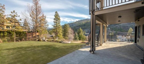 5 bedrooms House in British Columbia, Canada No. 1226 4