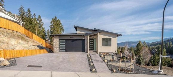 5 bedrooms House in British Columbia, Canada No. 1226 3