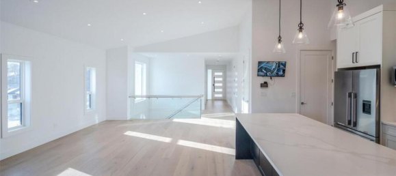 5 bedrooms House in British Columbia, Canada No. 1226 12