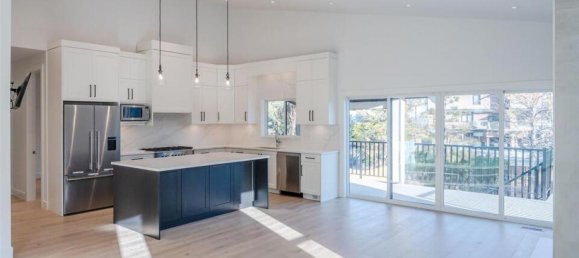 5 bedrooms House in British Columbia, Canada No. 1226 10