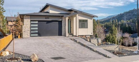 5 bedrooms House in British Columbia, Canada No. 1226 2