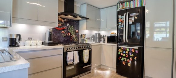 Casa T2 em Swindon, United Kingdom N.º 13706 3