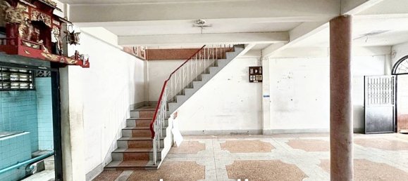 3 bedrooms Bungalow in Bangkok, Thailand No. 24218 4