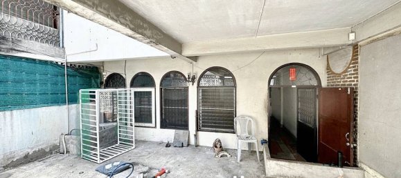 3 bedrooms Bungalow in Bangkok, Thailand No. 24218 2