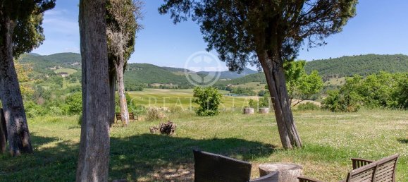 32 rooms Castles in Passignano sul Trasimeno, Italy No. 233387 3