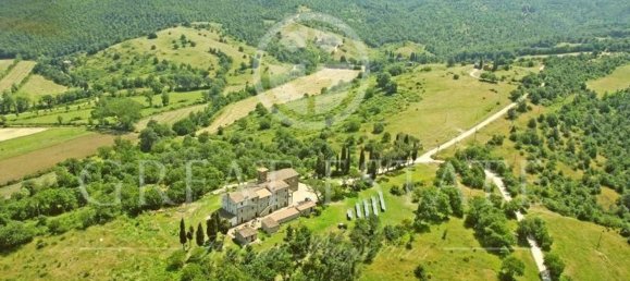 32 rooms Castles in Passignano sul Trasimeno, Italy No. 233387 5