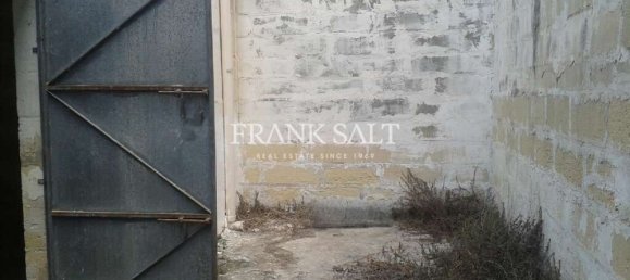 300m² Warehouse in Qormi, Malta No. 11878 5